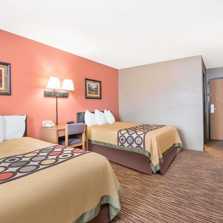 Super 8 By Wyndham Warroad Hotel Exterior photo