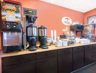 Super 8 By Wyndham Warroad Hotel Restaurant photo